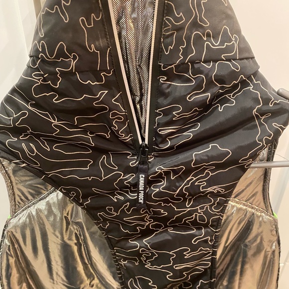 Canada Pooch winter dog coat. Size 34” XXL - Picture 2 of 4